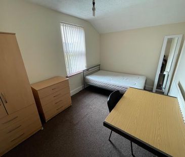 8 bedroom house to rent - Photo 2