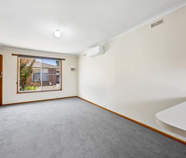 UPDATED 1 BEDROOM FLAT IN QUIET COMPLEX - Photo 3