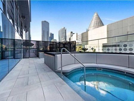 Fully Furnished Great View 2 Bedrooms 1 Bathroom Apartment - Photo 3