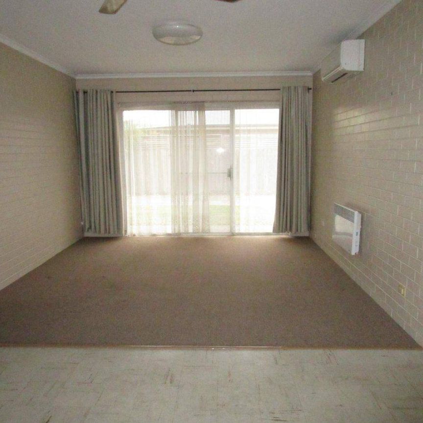 COMPACT 2 BEDROOM UNIT CLOSE TO BOWLS/TENNIS/SWIMMING POOL - Photo 1