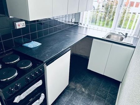 1 bedroom ground floor flat to rent - Photo 3