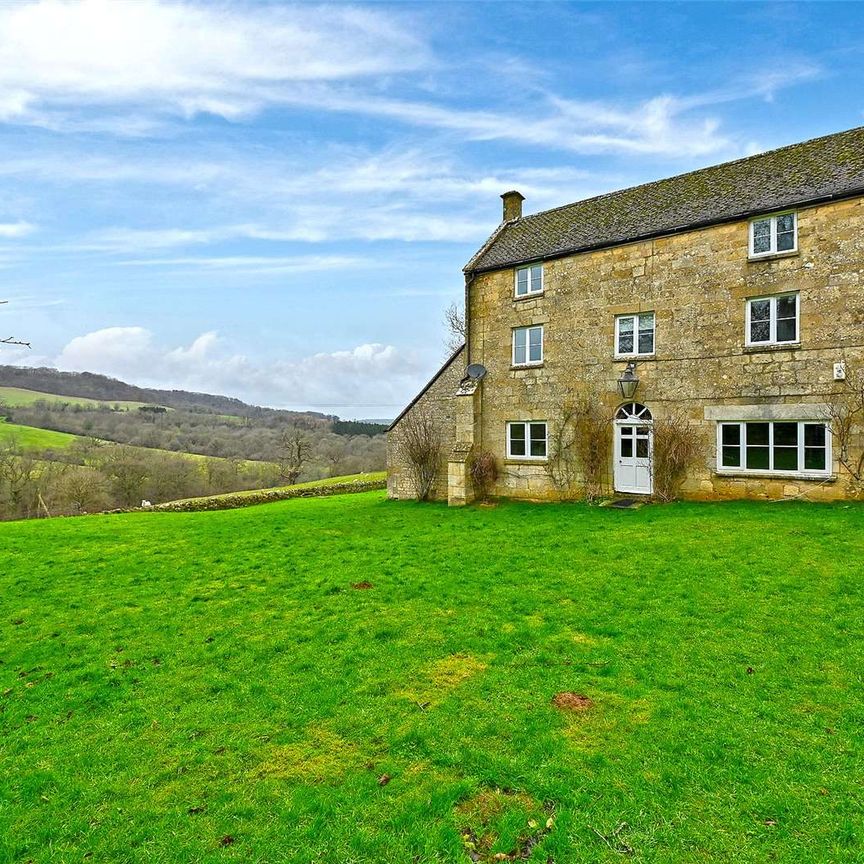 A stunning period house with far reaching views. - Photo 1