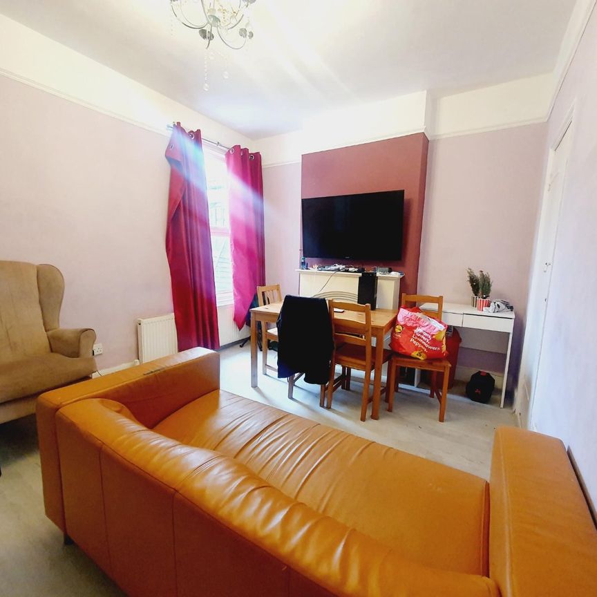 3 bedroom terraced house to rent - Photo 1