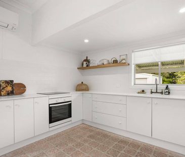 Stylish Renovated Cottage in an Unbeatable Location - Photo 6