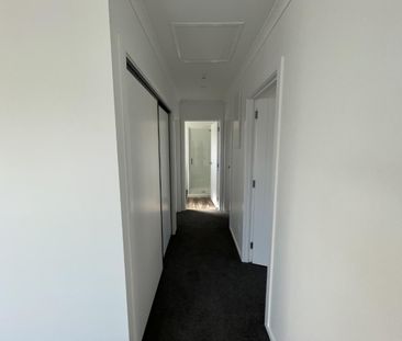 Modern and sunny three-bedroom home - Photo 6