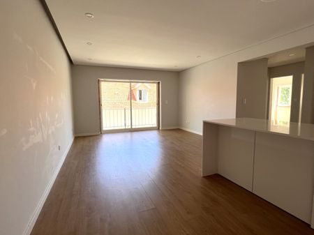 Soalheiro apartamento renovado, em frente à praia, na Parede. - Photo 4