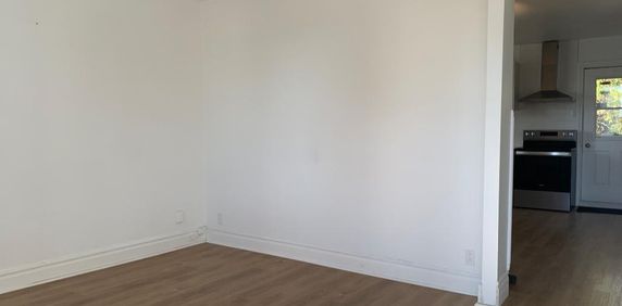 Beau 4 ½ à Saint-Jérôme – 5 électros inclus, 2 stationnement déneigé - Dispo maintenant - Photo 2