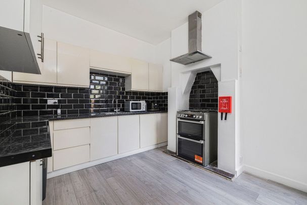 Room in a Shared House, Richmond Road, CR7 - Photo 1