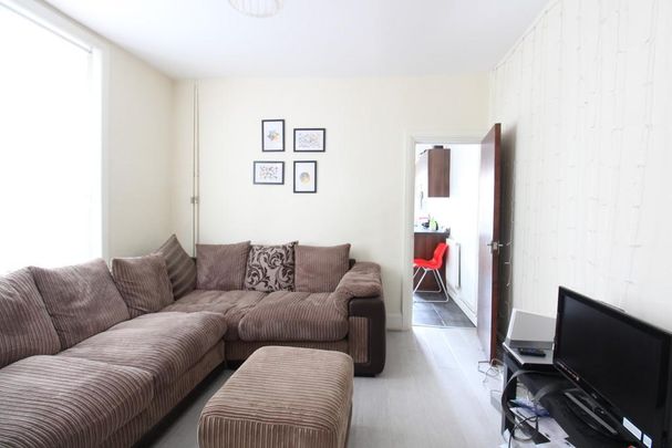 5 bedroom end of terrace house to rent - Photo 1