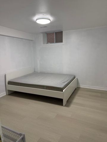 For Lease - 826 Winterton Way, Mississauga, Ontario - Photo 2