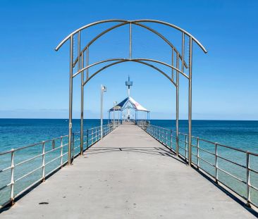 Perfect Coastal Lifestyle Two Bedroom Unit - Photo 4