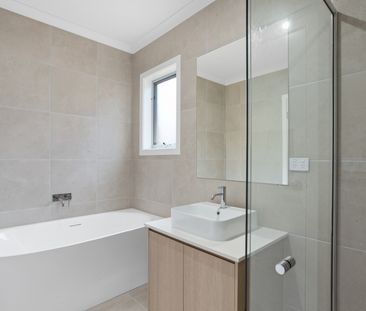 25 Shiraz Avenue, Fraser Rise VIC 3336 - House For Rent | Domain - Photo 5