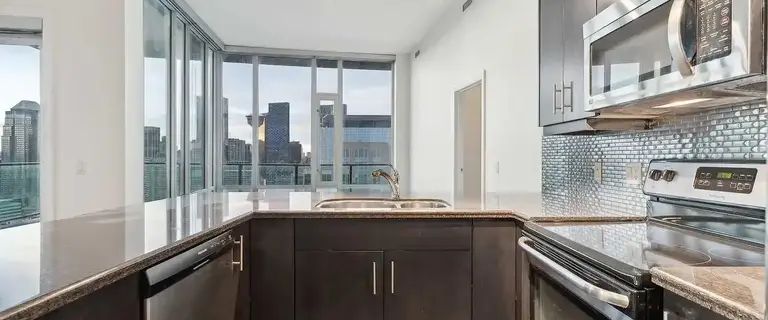 Luxury 2 bedroom on 32nd floor with Rocky Mountain & City views (Victoria Park) | 3201 - 210 15 Ave SE, Calgary - Photo 1