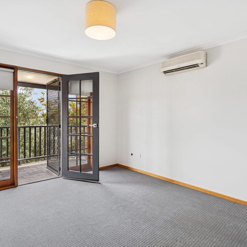Secure & Stunning Light-Filled 2 Bed Townhouse! - Photo 1