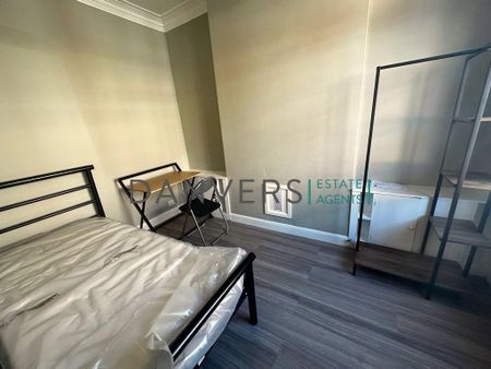 4 bedroom terraced house to rent - Photo 3