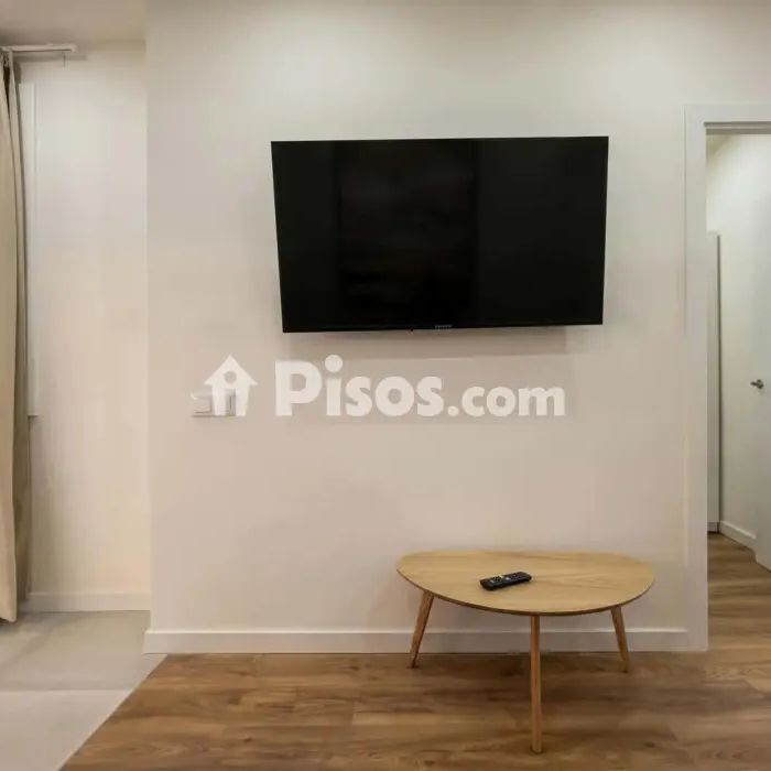 Piso en alquiler en Carrer de Sant Antoni Abat, 37 - Foto 1