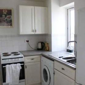 2 bedroom property to rent in London - Photo 1