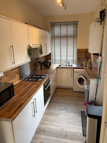 4 Bed Terraced House, Barber Place, S10 - Photo 5