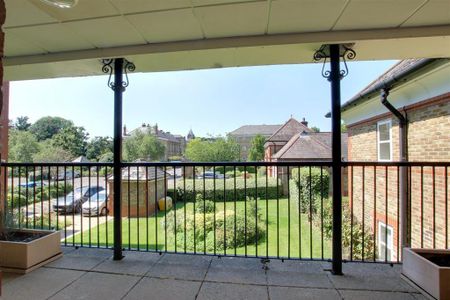 2 bedroom retirement property to rent - Photo 3