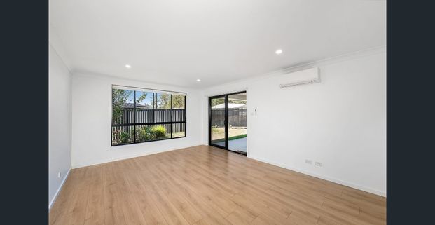 Modern duplex home, three minutes from town centre - Photo 1