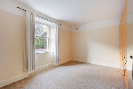 3 bedroom flat to rent - Photo 3