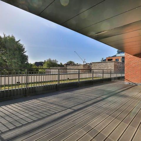 1315sqft 3 bed 3 bath apartment with a huge private roof terrace - Photo 1