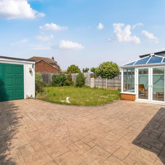 3 bedroom flat to rent - Photo 1