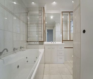 Light-Filled 2-Bedroom Apartment - Photo 4