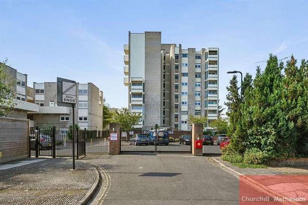 Bloomsbury Close, London, W5 - Photo 1