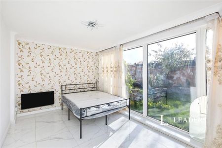 1 bedroom in a house share to rent - Photo 2