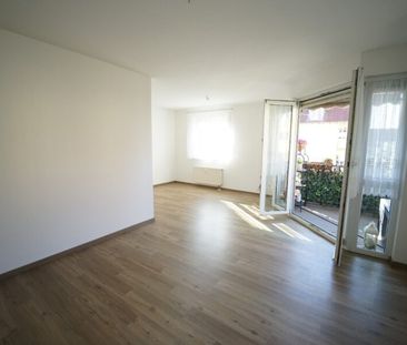 sehr moderne 2-Raum Wohnung mit Balkon, Stellplatz und EBK / sofort... - Photo 1
