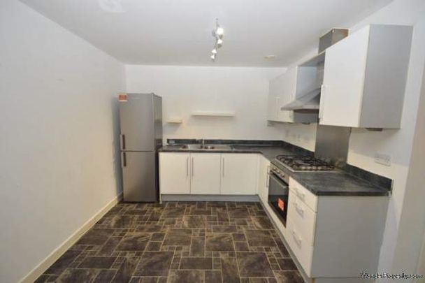 2 bedroom property to rent in Addlestone - Photo 1