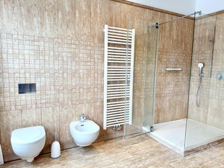 Herrliche,Großwohnung mit riesigem Balkon, Skylineblick, Kamin, inkl. Doppelgarage u. v. m. - Photo 4