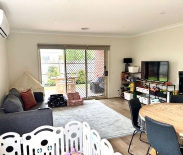 Close proximity to parklands, schools and shopping! - Photo 1