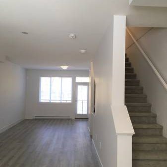 3 Bedroom Townhome Overlooking Tynehead Park - Photo 1