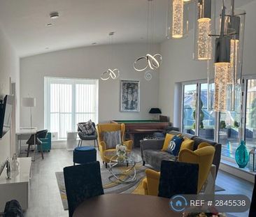 2 bedroom penthouse to rent - Photo 1