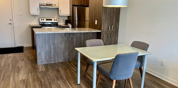 Magnifique 3 ½ + espace bureau TOUT INCLUS - lumineux - stationnement : 1535$/mois - Photo 2