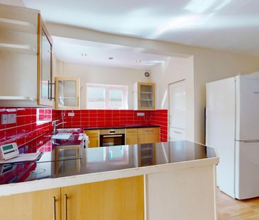 3 bedroom House To Let - Photo 4
