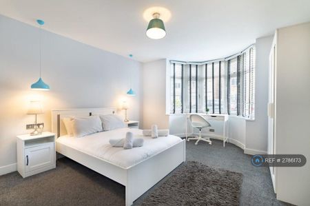 5 bedroom semi-detached house to rent - Photo 5