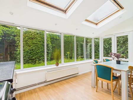 6 bedroom detached house to rent - Photo 4