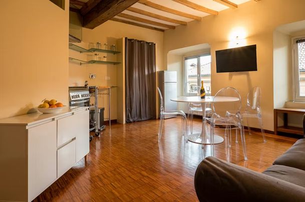 Via Milano, Turin, Piedmont 10122 - Foto 1