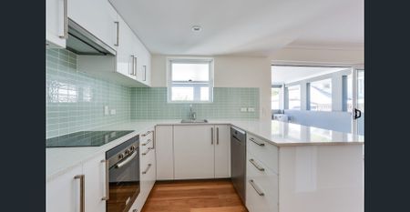 MODERN, STYLISH APARTMENT - Photo 3