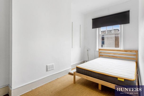 2 bedroom Flat To Let - Photo 1