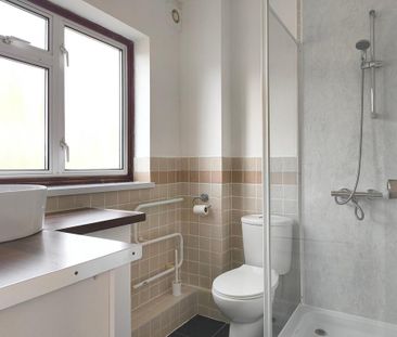 2 bedroom semi-detached bungalow to rent - Photo 5