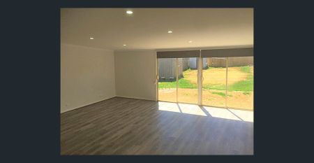 DELIGHTFUL FAMILY HOME! - Photo 5