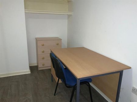 3 bedroom flat to rent - Photo 5