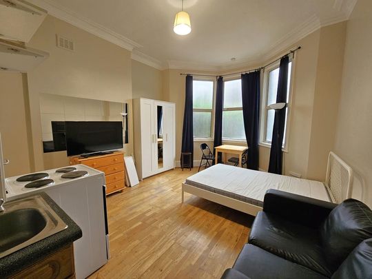 Studio to rent - Photo 1