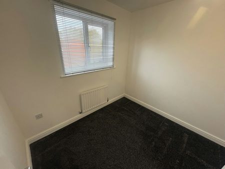 Semi-detached house to rent on - Photo 2