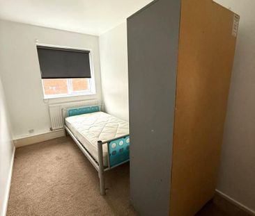 Limes Avenue, Chigwell - Photo 4