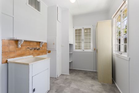 CHARMING CHARACTER COTTAGE - Photo 3